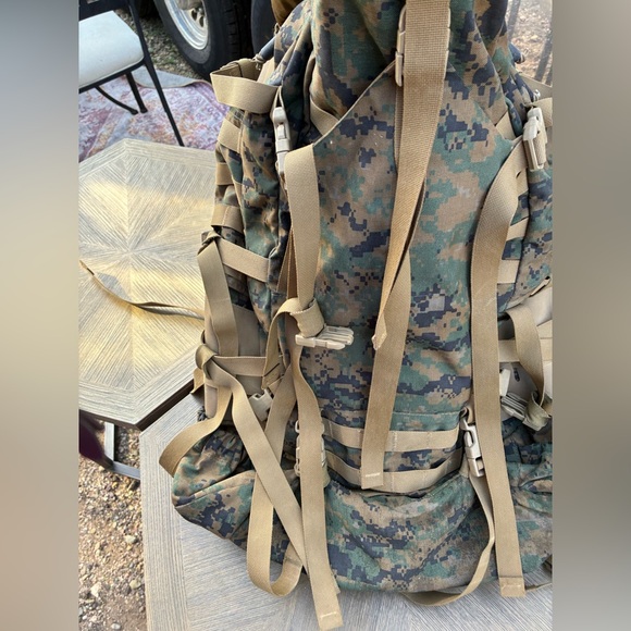 USMC Large Rucksack Complete with suspenders, kidney pad, and Lid - EUC - Picture 2 of 8